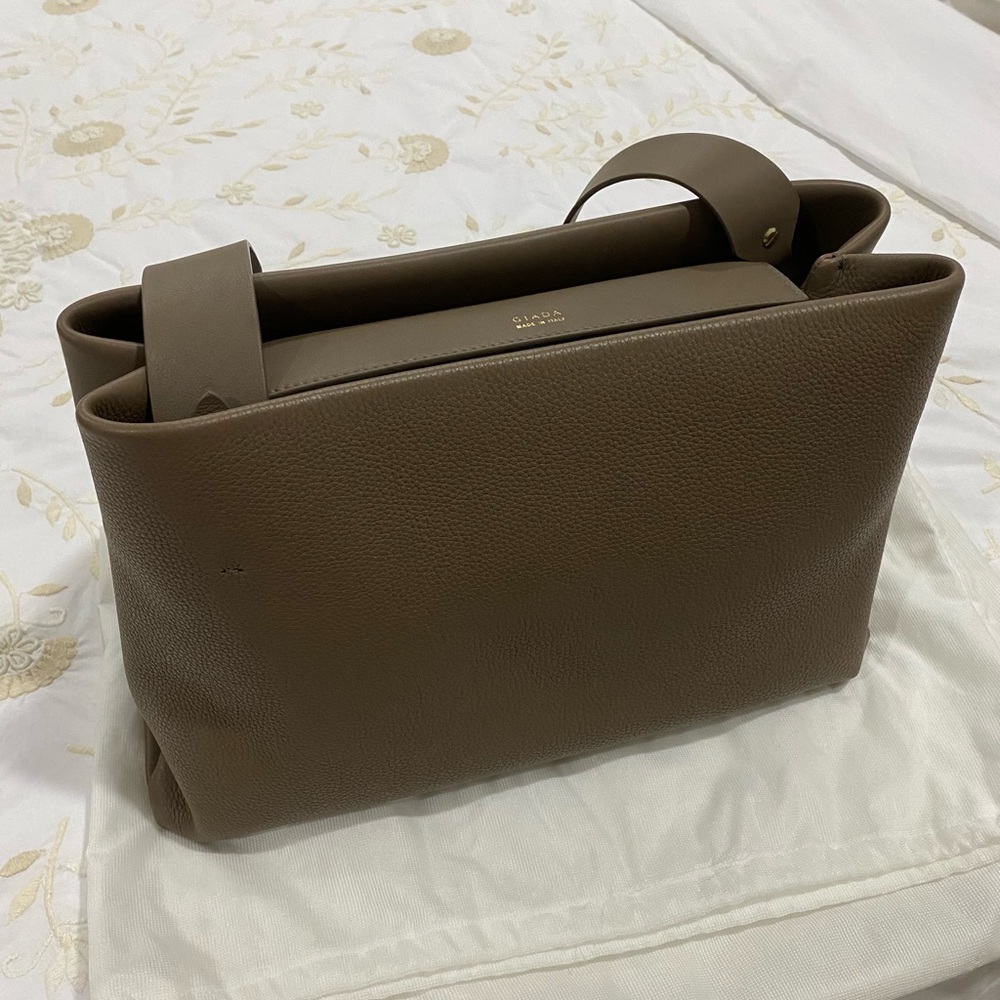 Italian leather handbag. Brand new.